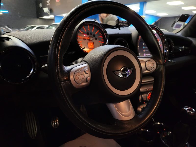 MINI JOHN COOPER WORKS 211cv R56 BVM6 JCW / SUIVI COMPLET / GPS / DOUBLE TOIT OUVRANT