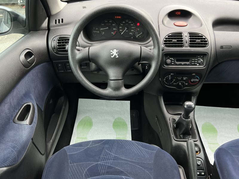PEUGEOT 206 1.6 110 Cv PREMIERE MAIN / 71 200 Kms 5 PORTES CLIMATISATION BLUETOOTH - GARANTIE 1 AN