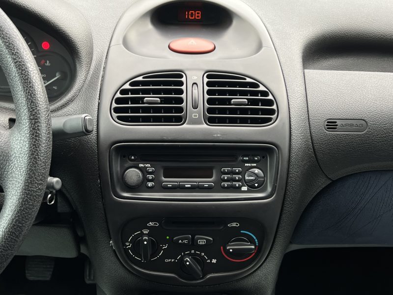 PEUGEOT 206 1.6 110 Cv PREMIERE MAIN / 71 200 Kms 5 PORTES CLIMATISATION BLUETOOTH - GARANTIE 1 AN