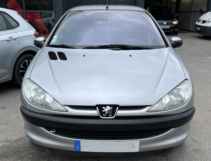 PEUGEOT 206 1.6 110 Cv PREMIERE MAIN / 71 200 Kms 5 PORTES CLIMATISATION BLUETOOTH - GARANTIE 1 AN