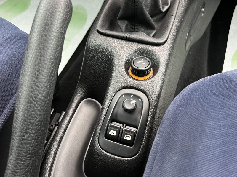 PEUGEOT 206 1.6 110 Cv PREMIERE MAIN / 71 200 Kms 5 PORTES CLIMATISATION BLUETOOTH - GARANTIE 1 AN