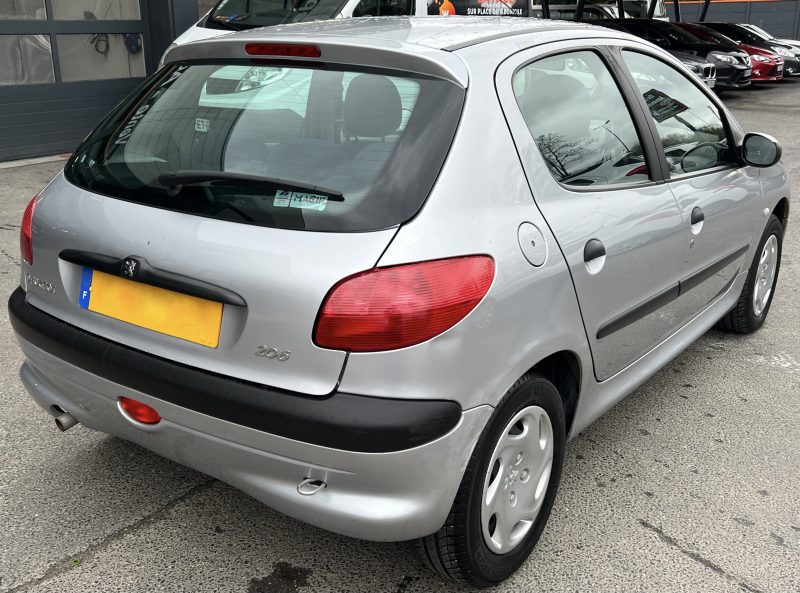 PEUGEOT 206 1.6 110 Cv PREMIERE MAIN / 71 200 Kms 5 PORTES CLIMATISATION BLUETOOTH - GARANTIE 1 AN
