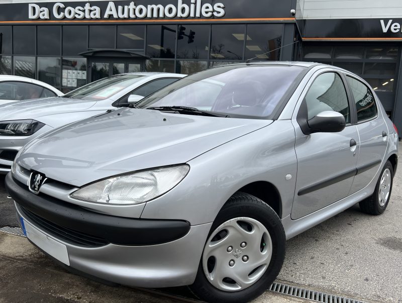 PEUGEOT 206 1.6 110 Cv PREMIERE MAIN / 71 200 Kms 5 PORTES CLIMATISATION BLUETOOTH - GARANTIE 1 AN