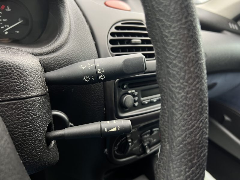 PEUGEOT 206 1.6 110 Cv PREMIERE MAIN / 71 200 Kms 5 PORTES CLIMATISATION BLUETOOTH - GARANTIE 1 AN