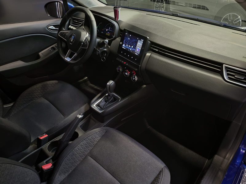 RENAULT CLIO V 1.6 E-TECH 140cv ZEN ANGLE MORT / VIRTUAL COCKPIT / DETECTEUR DE PANNEAUX / RADAR AR