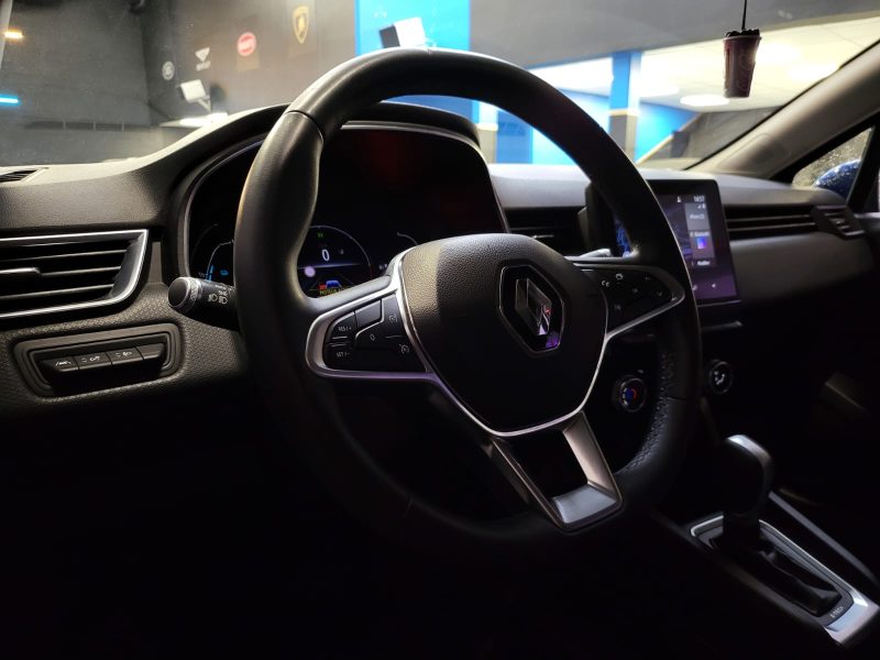 RENAULT CLIO V 1.6 E-TECH 140cv ZEN ANGLE MORT / VIRTUAL COCKPIT / DETECTEUR DE PANNEAUX / RADAR AR