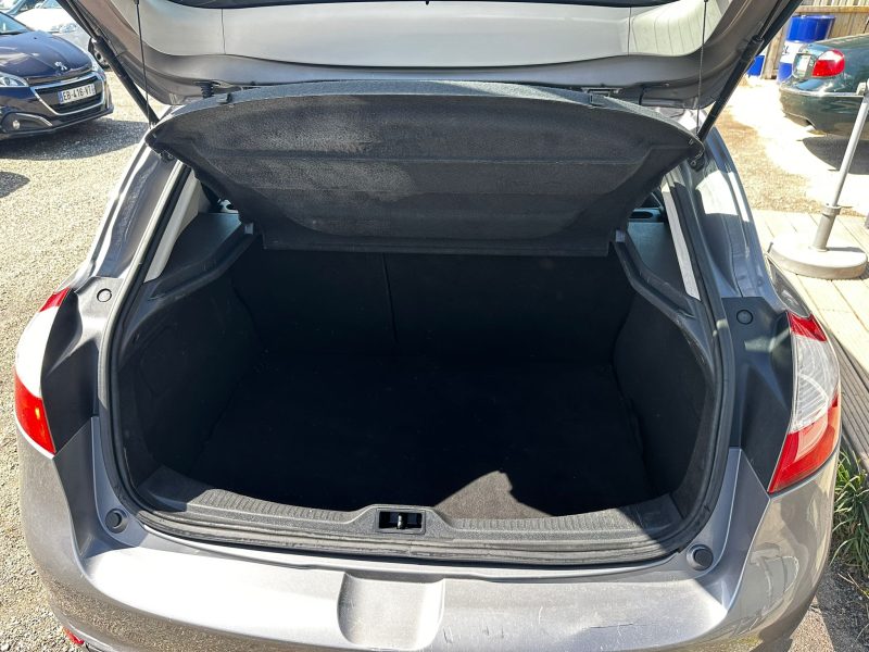 RENAULT MEGANE 3 TOMTOM 2011