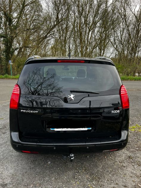 PEUGEOT 5008 2012