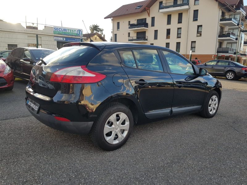 RENAULT MEGANE III 1.6i 100CV AUTHENTIQUE