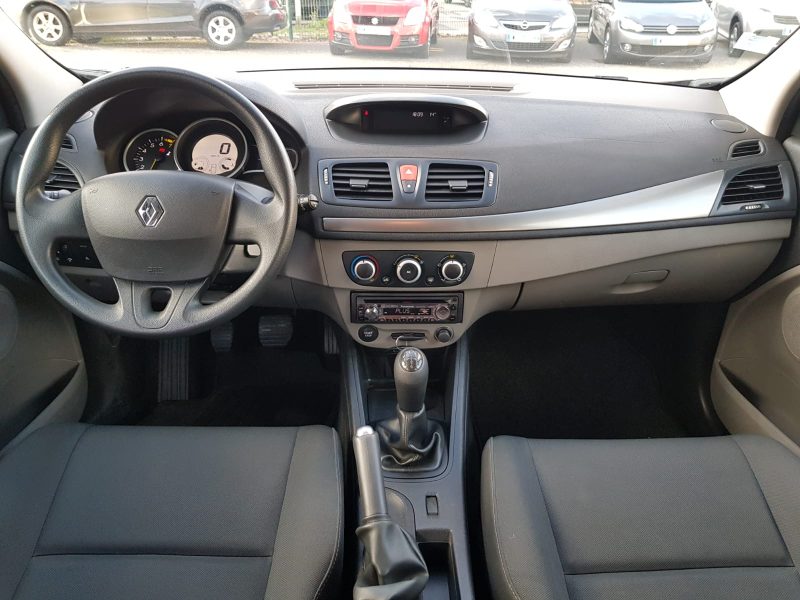 RENAULT MEGANE III 1.6i 100CV AUTHENTIQUE