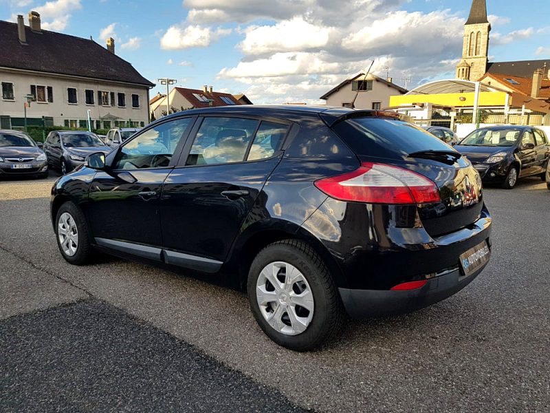 RENAULT MEGANE III 1.6i 100CV AUTHENTIQUE