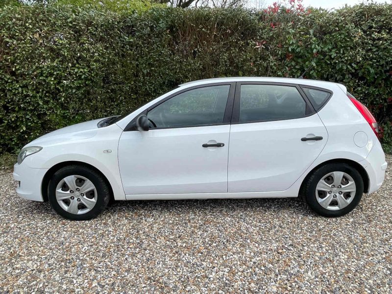 HYUNDAI I30 2010 1.6 CRDi 90cv