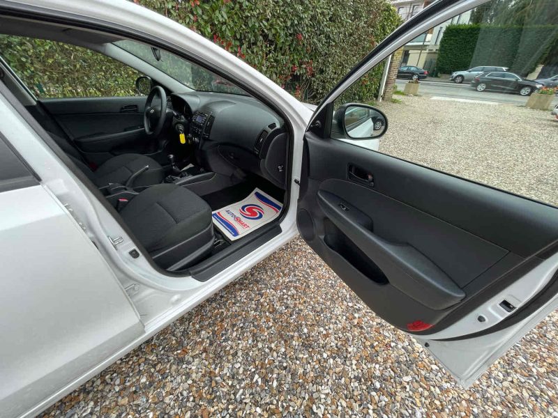 HYUNDAI I30 2010 1.6 CRDi 90cv