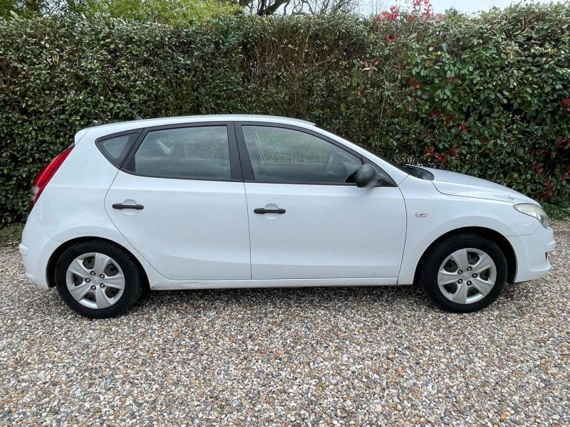HYUNDAI I30 2010 1.6 CRDi 90cv