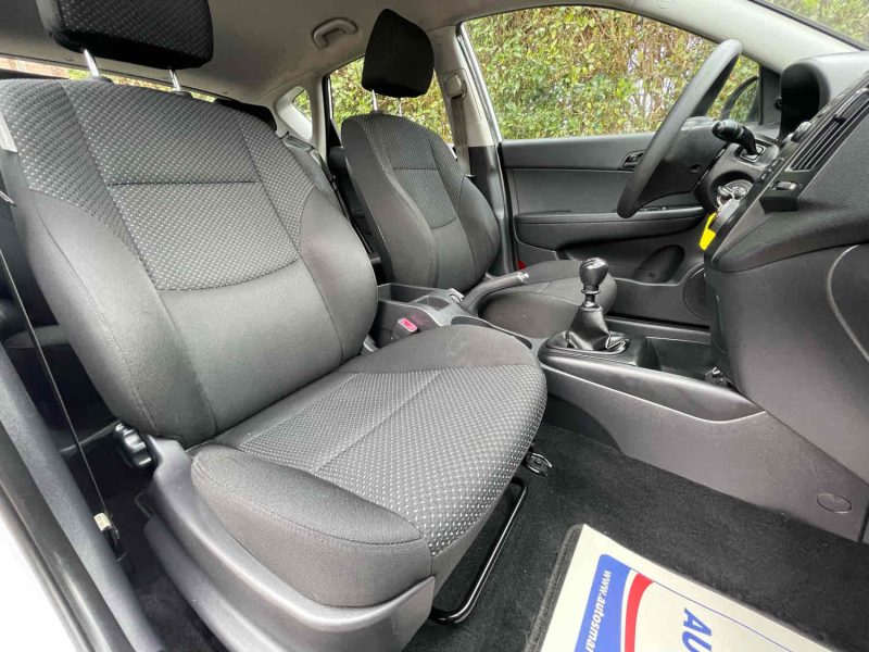 HYUNDAI I30 2010 1.6 CRDi 90cv