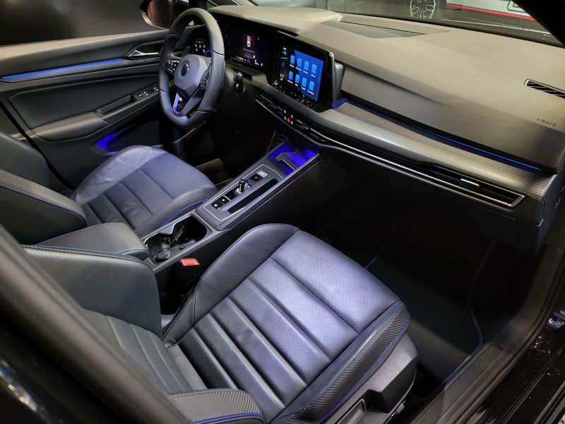 VOLKSWAGEN GOLF VIII R 2.0 TSI 320cv PERFORMANCE SUIVI COMPLET VW / PAS DE MALUS / LIGNE AKRAPOVIC /