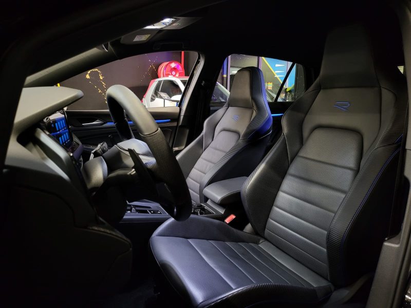 VOLKSWAGEN GOLF VIII R 2.0 TSI 320cv PERFORMANCE SUIVI COMPLET VW / PAS DE MALUS / LIGNE AKRAPOVIC /