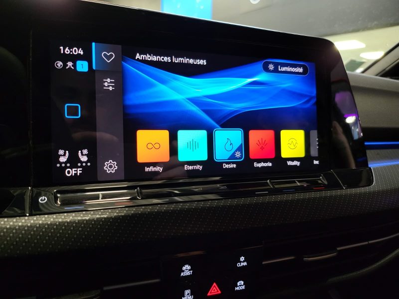 VOLKSWAGEN GOLF VIII R 2.0 TSI 320cv PERFORMANCE SUIVI COMPLET VW / PAS DE MALUS / LIGNE AKRAPOVIC /