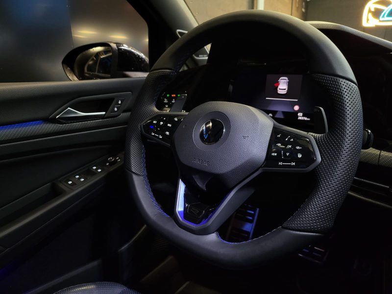 VOLKSWAGEN GOLF VIII R 2.0 TSI 320cv PERFORMANCE SUIVI COMPLET VW / PAS DE MALUS / LIGNE AKRAPOVIC /