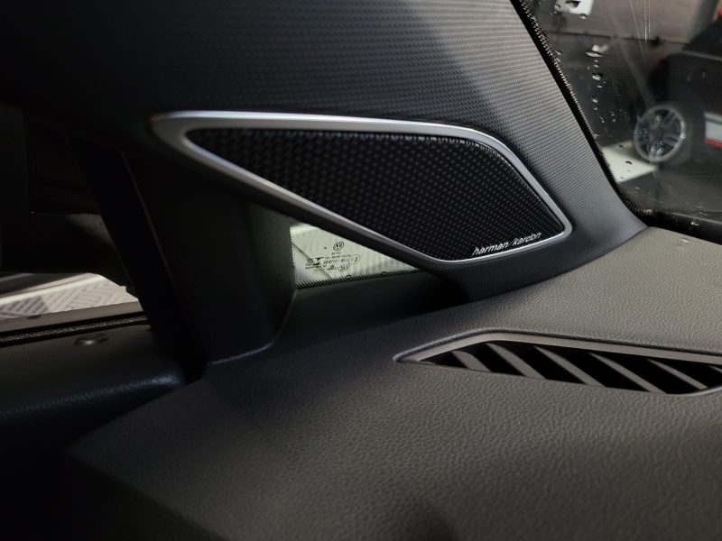 VOLKSWAGEN GOLF VIII R 2.0 TSI 320cv PERFORMANCE SUIVI COMPLET VW / PAS DE MALUS / LIGNE AKRAPOVIC /