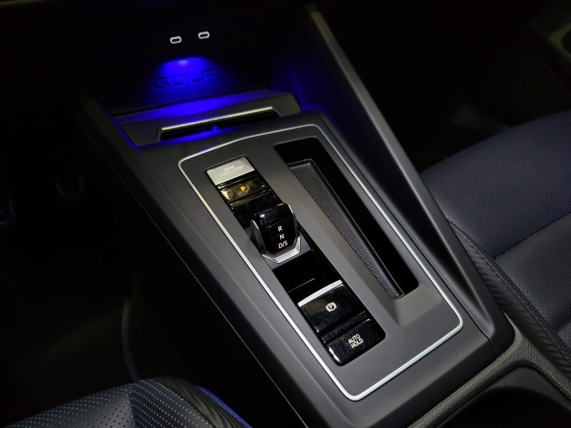 VOLKSWAGEN GOLF VIII R 2.0 TSI 320cv PERFORMANCE SUIVI COMPLET VW / PAS DE MALUS / LIGNE AKRAPOVIC /