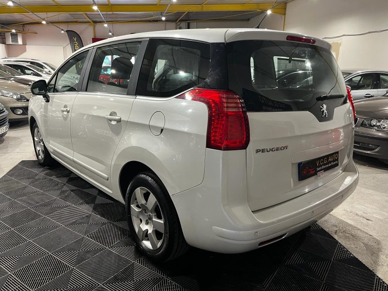 PEUGEOT 5008 2011