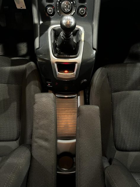 PEUGEOT 5008 2011