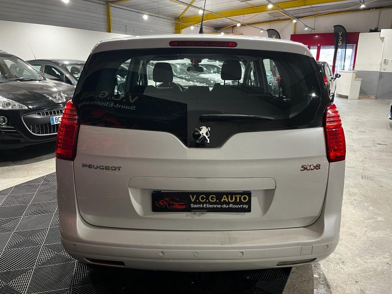 PEUGEOT 5008 2011
