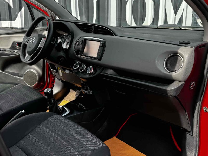 TOYOTA YARIS 2016
