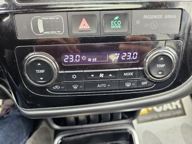 MITSUBISHI OUTLANDER 4X4  2,2 DI-D 150 CH 7 PLACES INTENSE BLACK COLECTION 