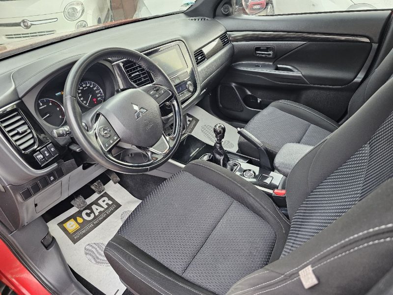 MITSUBISHI OUTLANDER 4X4  2,2 DI-D 150 CH 7 PLACES INTENSE BLACK COLECTION 