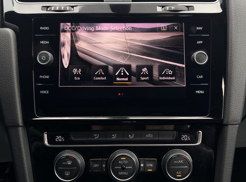 VOLKSWAGEN GOLF 7 VII PHASE 2 PERFORMANCE 2.0 TSI 245 DSG7 TOIT OUVRANT VIRTUAL ACC Garantie 6 mois