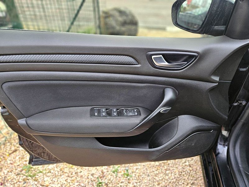 RENAULT MEGANE IV Berline bicorps trois ou cinq portes 2018