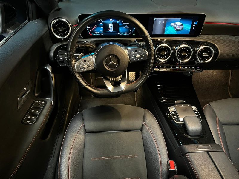 MERCEDES CLASSE A 180 136cv Pack AMG TOIT OUVRANT / CAMERA / ENTRETIENT COMPLET MERCEDES