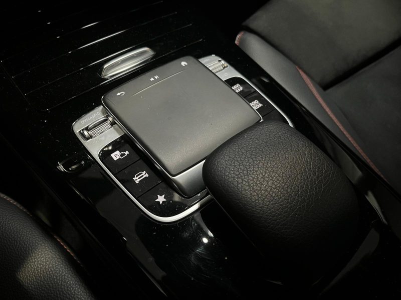 MERCEDES CLASSE A 180 136cv Pack AMG TOIT OUVRANT / CAMERA / ENTRETIENT COMPLET MERCEDES