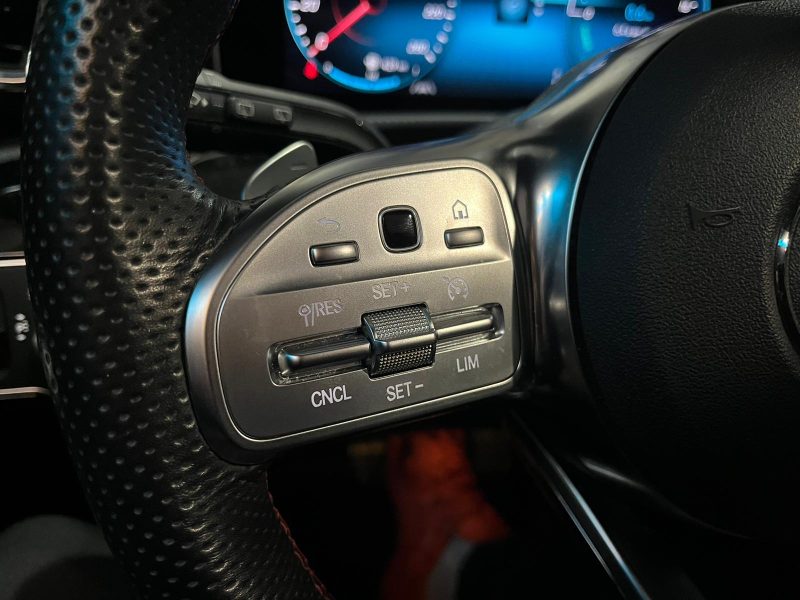 MERCEDES CLASSE A 180 136cv Pack AMG TOIT OUVRANT / CAMERA / ENTRETIENT COMPLET MERCEDES