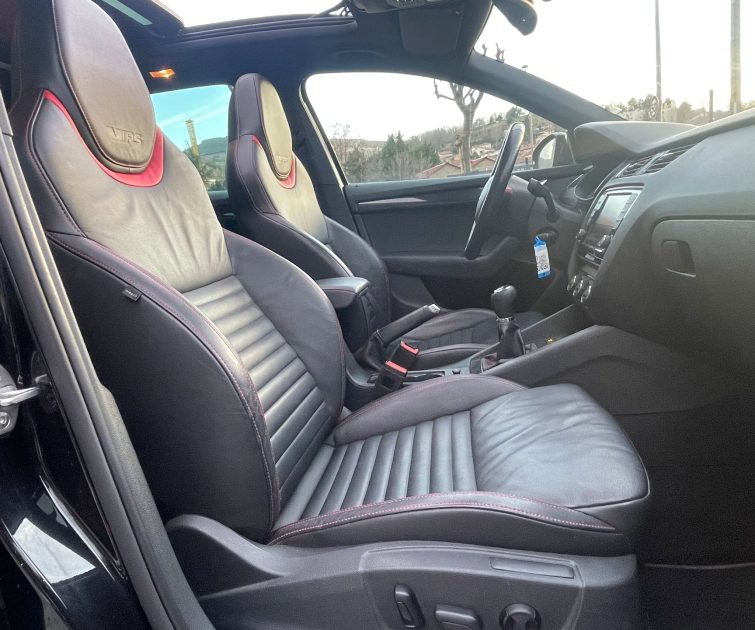 SKODA OCTAVIA COMBI 2.0 TSI 220 RS