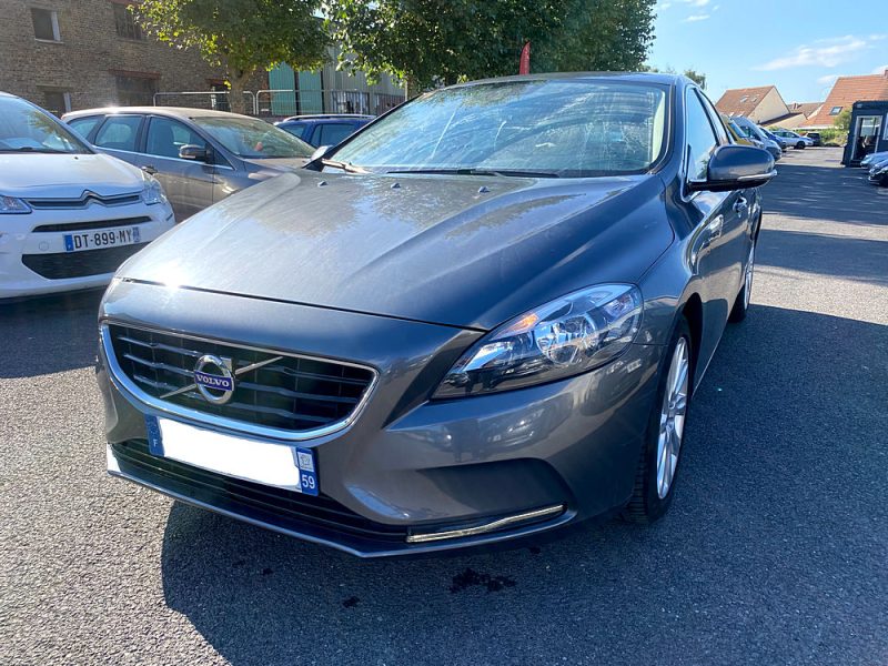 VOLVO  V40  D2 115 CHEVAUX DIN ET 5 CHEVAUX FISCAUX BOITE DE 6 VITESSE 2013