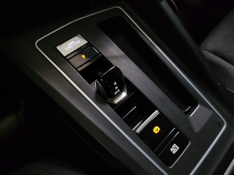 VOLKSWAGEN GOLF VIII 2.0 TDI 150CV LIFE DSG-7 PACK AMBIANCE / APPLE CARPLAY/ VIRTUAL COCKPIT/ VOLANT