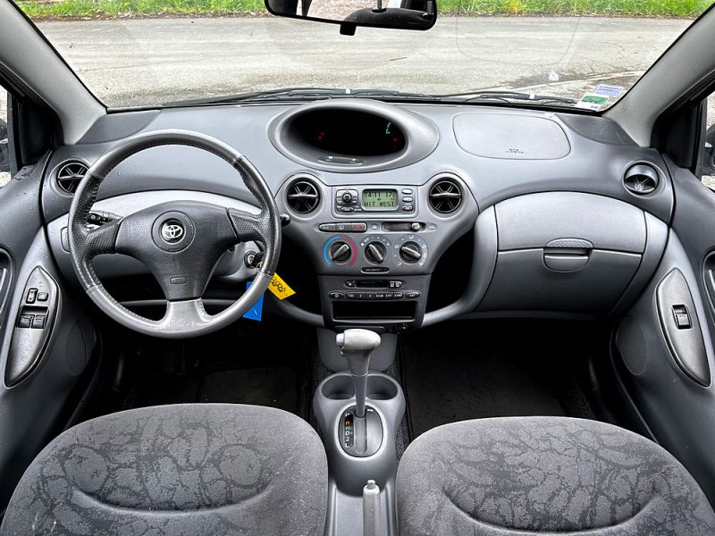TOYOTA YARIS 2002