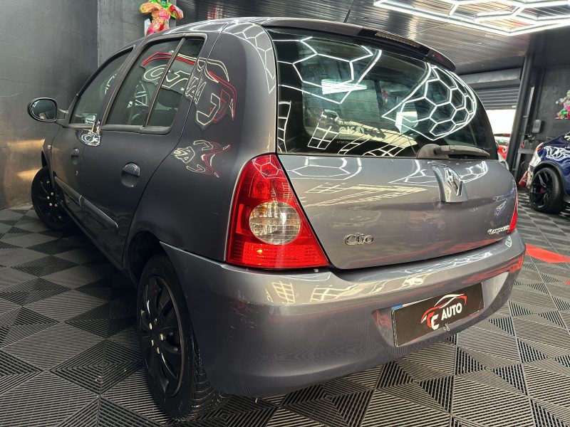 RENAULT CLIO II 2010