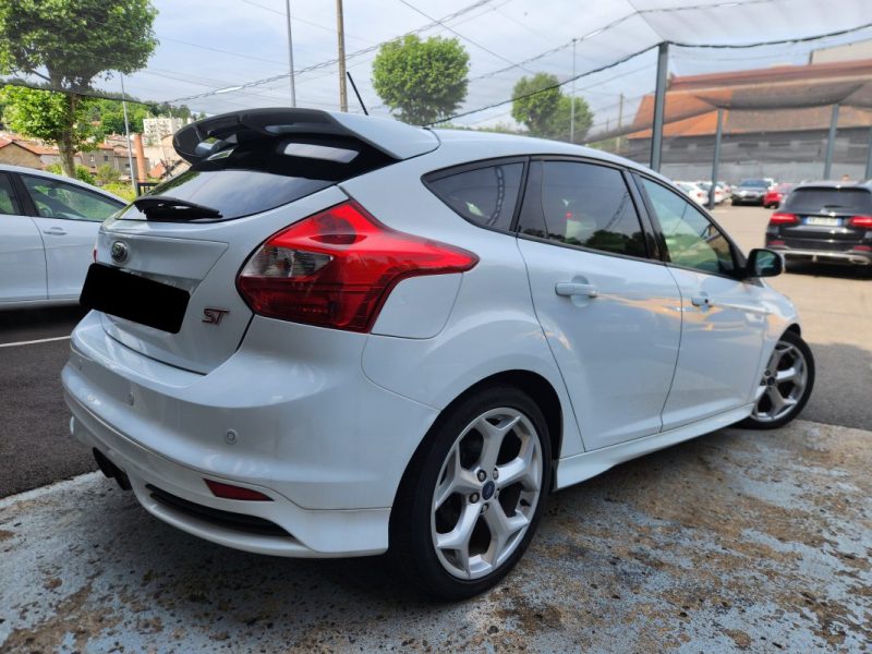 Ford FOCUS ST III 2.0 ECOBOOST 250 ST 5P