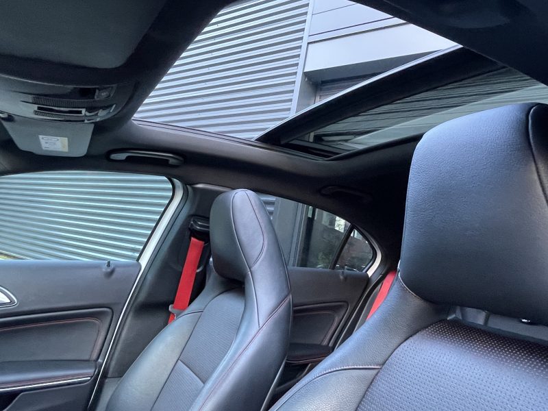 MERCEDES-BENZ Classe A 250 AMG 2.0 Turbo 218 SPORT 4MATIC 7G-DCT *PANO*