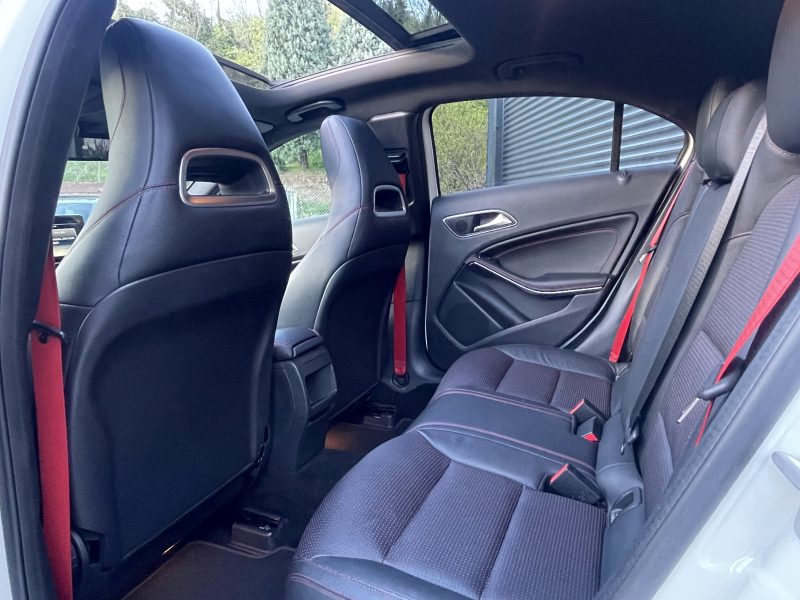 MERCEDES-BENZ Classe A 250 AMG 2.0 Turbo 218 SPORT 4MATIC 7G-DCT *PANO*