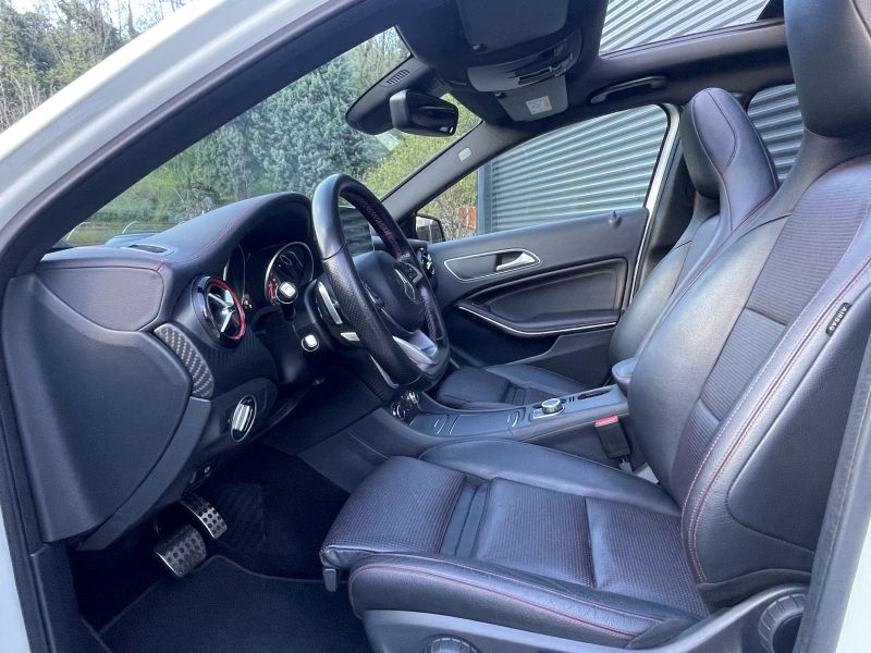 MERCEDES-BENZ Classe A 250 AMG 2.0 Turbo 218 SPORT 4MATIC 7G-DCT *PANO*