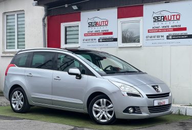 PEUGEOT 5008 2012