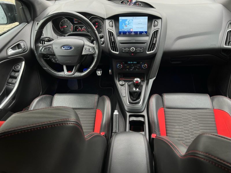 FORD Focus III Phase II 2.0 ECOBOOST 250 5P*GPS*XENON*