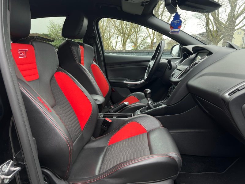 FORD Focus III Phase II 2.0 ECOBOOST 250 5P*GPS*XENON*