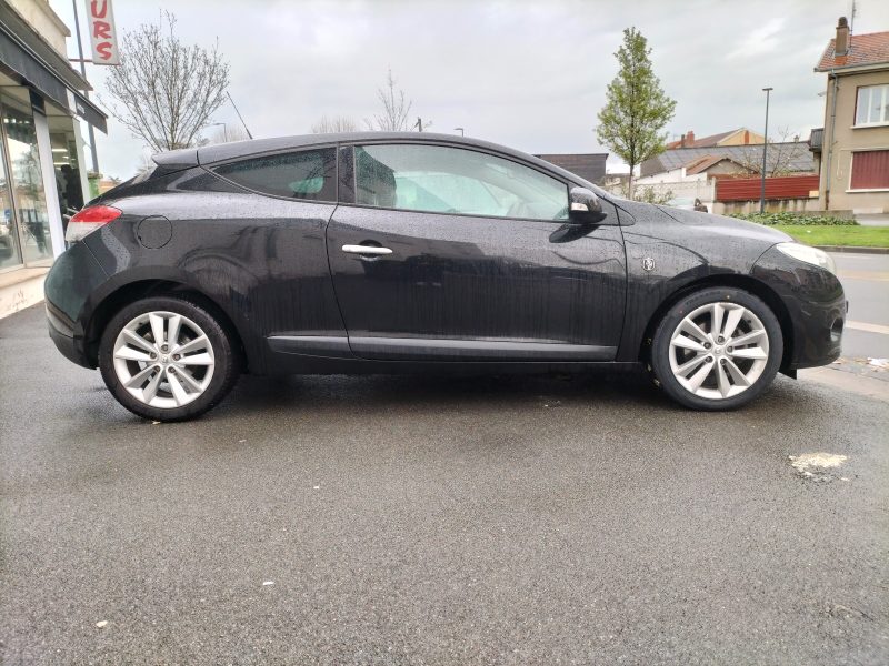 RENAULT MEGANE III Coupé XV DE FRANCE