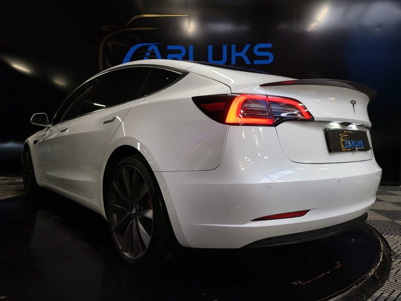 TESLA MODEL 3 PERFORMANCE 490CV DUAL MOTORS / CUIR VEGETAL BLANC / TOIT PANORAMIQUE / SIEGE ELEC ET 